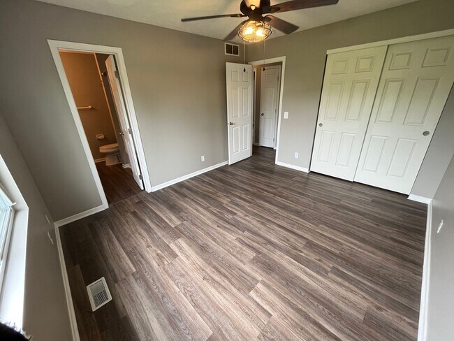Foto del edificio - Bright & Spacious 3 Bedroom Bellevue Home!!