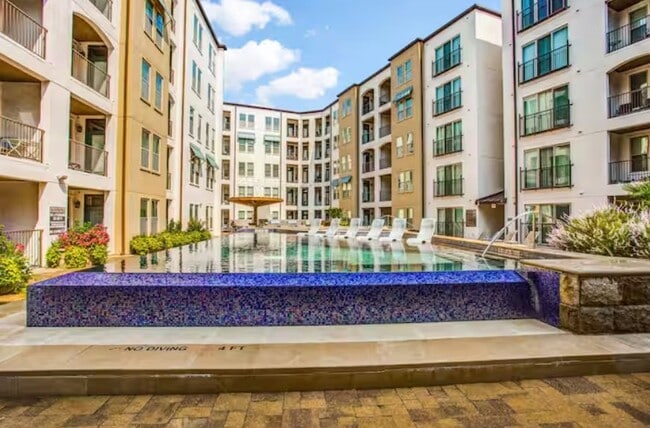 Photo - 3930 McKinney Ave (Dallas, TX) Apartment