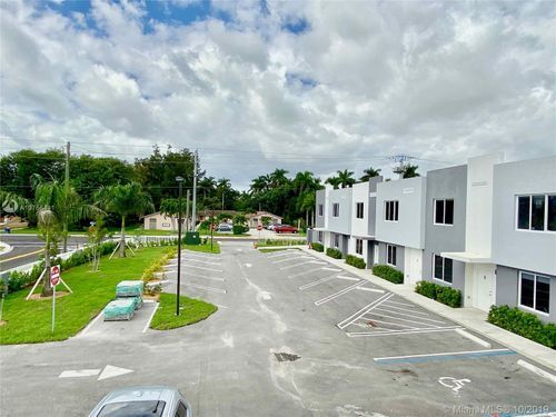 Foto principal - 171 NW 158th St
