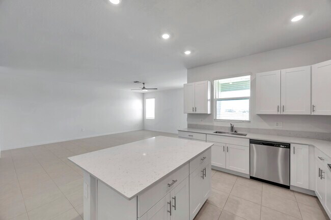 Building Photo - 9328 Bonita Mar Dr