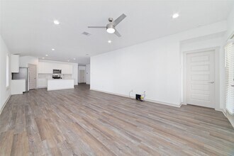 Building Photo - 7010 Fleetwood Crescent Wy