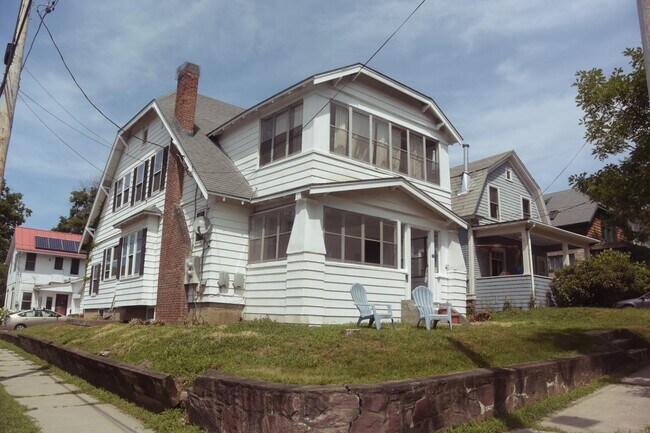 Building Photo - 62 Catherine St