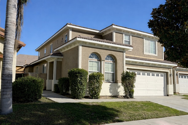 Building Photo - 5 Bedrooms 3.5 Bath in Willow Walk!