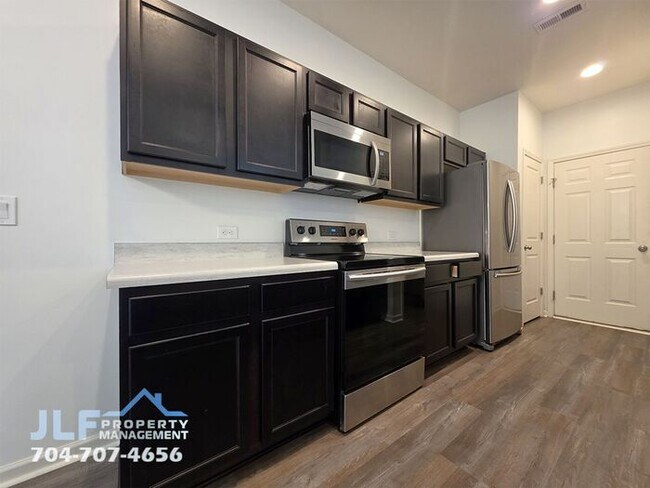 Building Photo - Beautiful 3 Bed/2.5 Bath Home in Landis, NC!