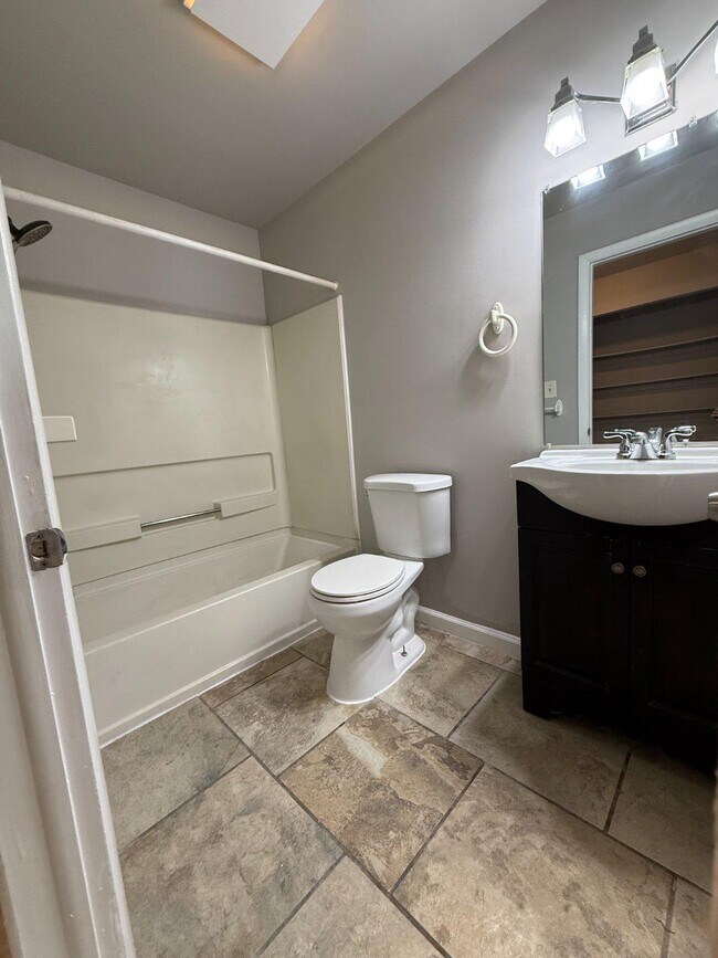 Foto del edificio - 845 Poplar St