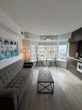 Building Photo - 150 Bloor St W