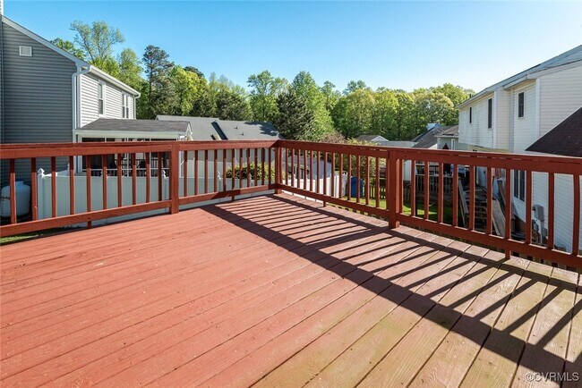 Building Photo - 13812 Sycamore Village Dr