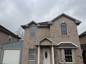 Building Photo - 1675 Hugh Rd