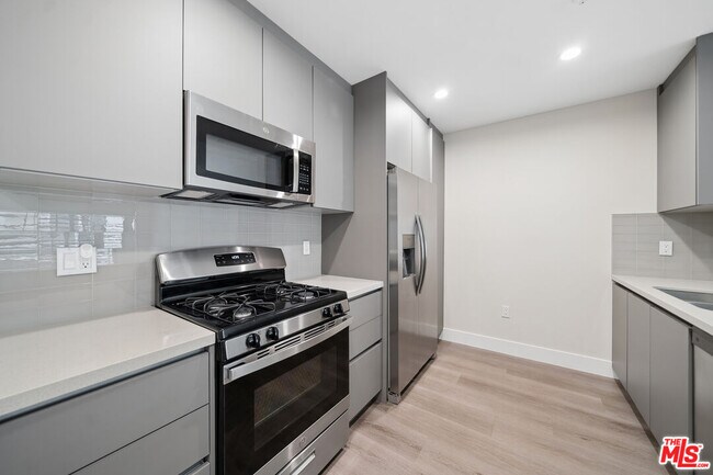 Foto del edificio - 1223 Hayworth Ave