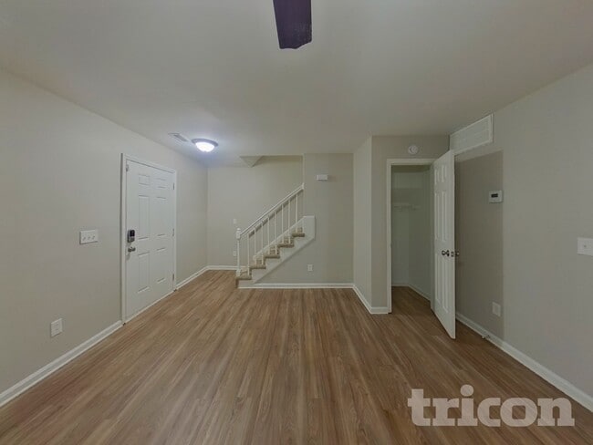 Building Photo - 9320 Amy Dr