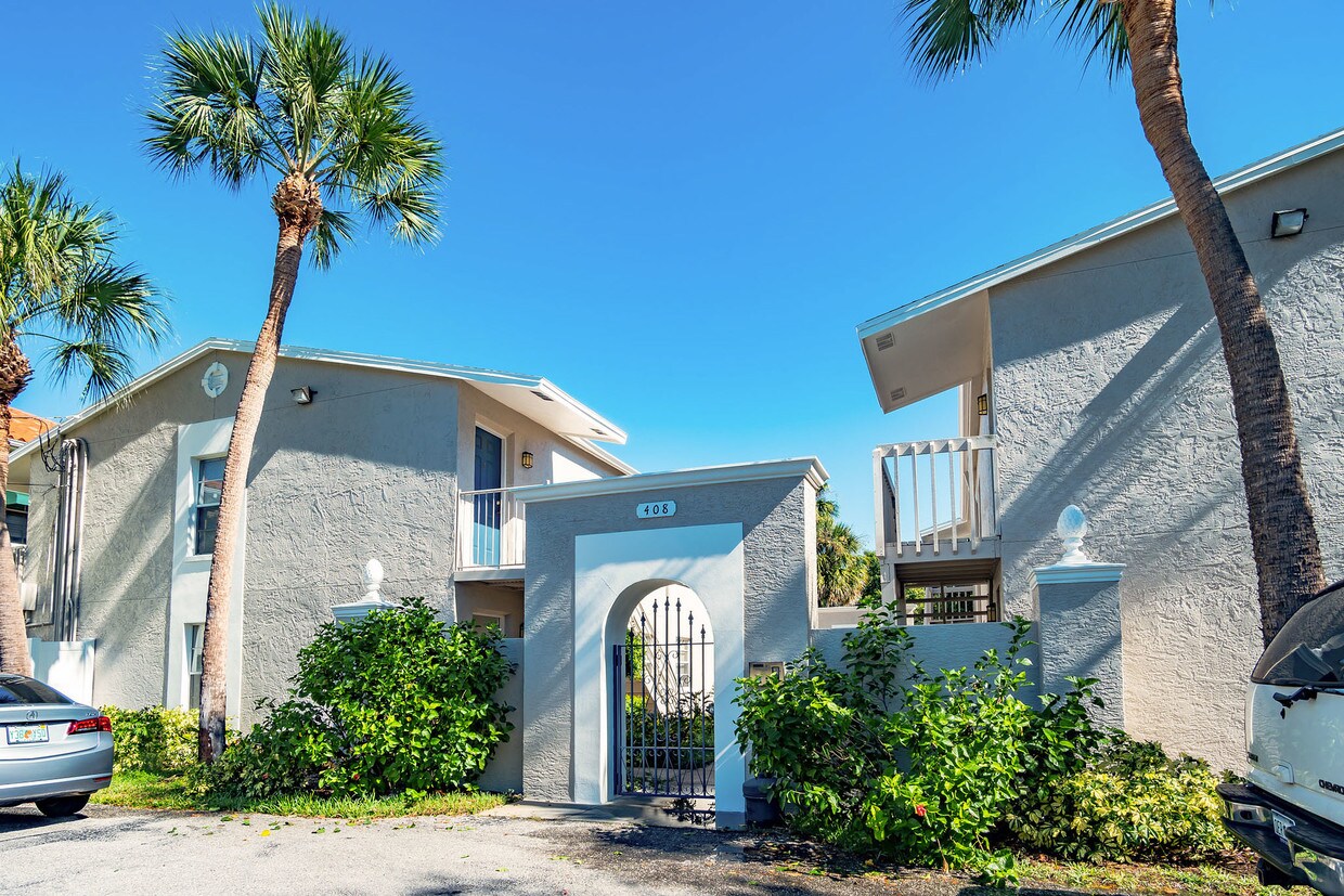 Primary Photo - 408 S Tampania Ave