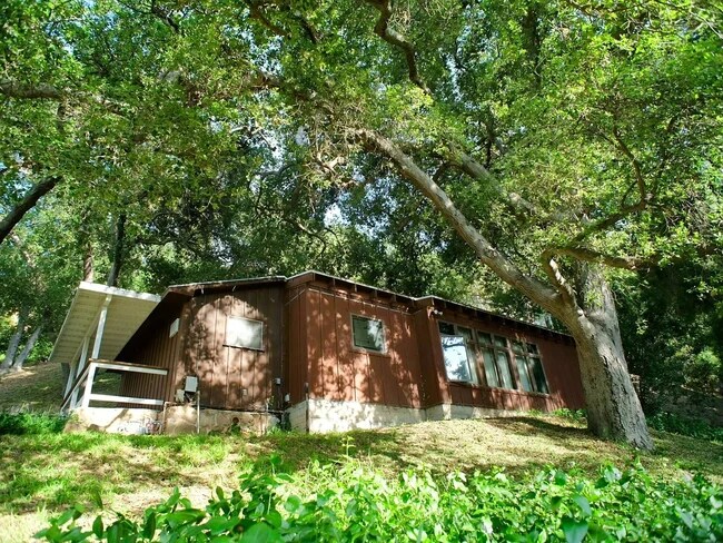 Foto del edificio - 9710 Mistletoe Rd