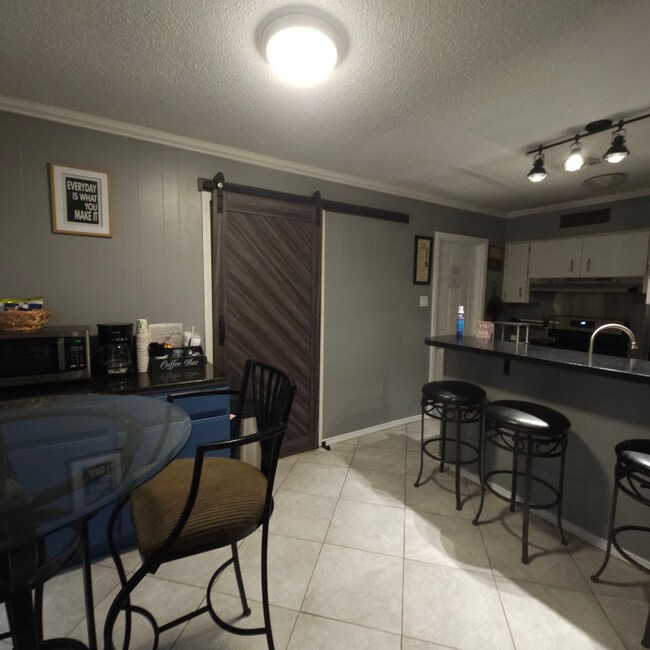 Foto del edificio - 5311 Costa Mesa St