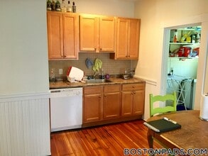 Building Photo - 17 Hunnewell Ave