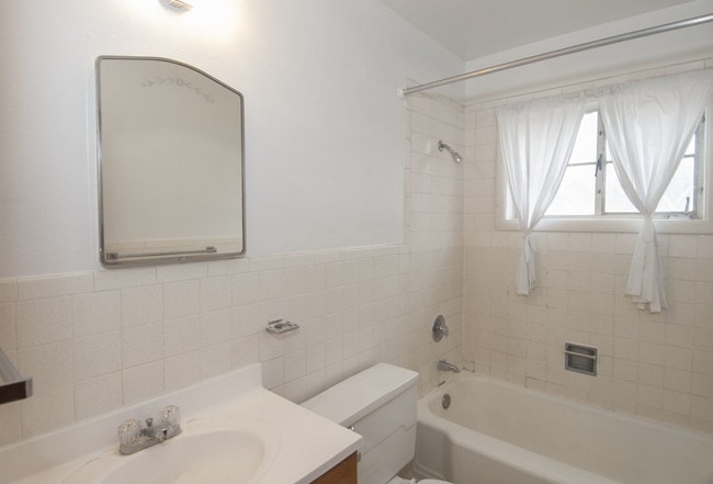Building Photo - 2704 Westhaven Cir