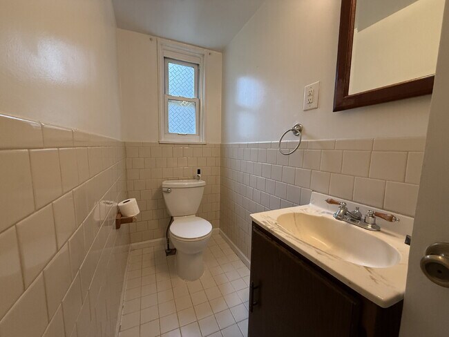 Foto del edificio - Updated Duplex in Prime Location with Ample Outdoor Space