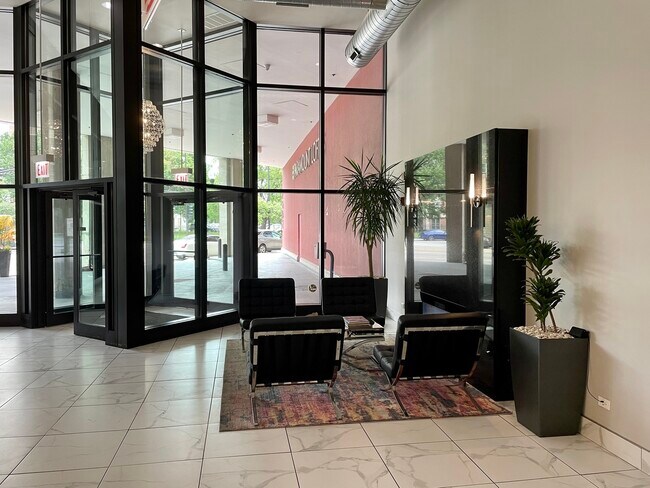Foto del edificio - 1645 W Ogden Ave