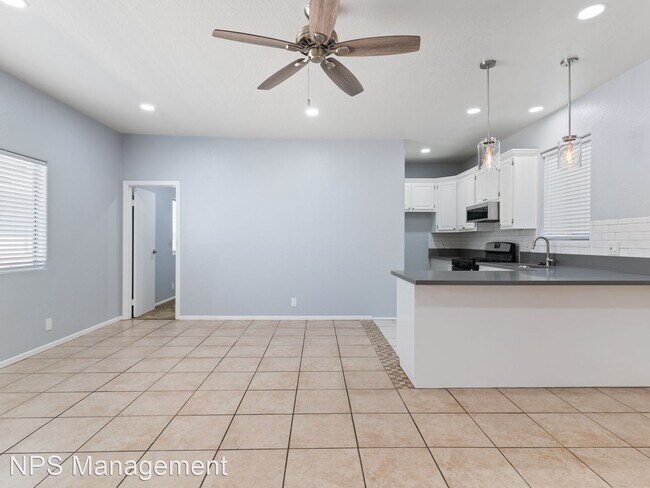 Building Photo - 2 br, 2 bath Apartment - 1116-1122 E 1st S...