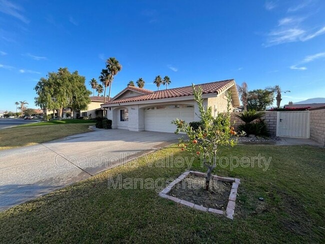 Building Photo - 78855 Aurora Way