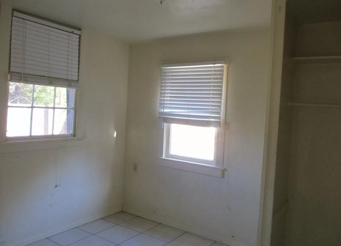 Foto del edificio - 826 Pomona Ave