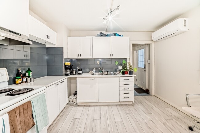 Building Photo - 1-4005-9 9 St SE