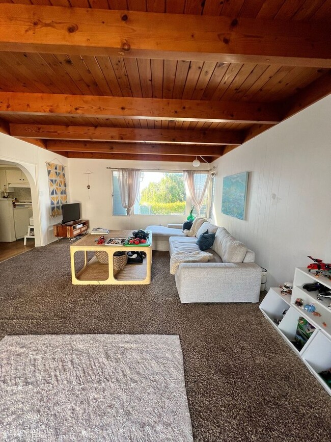 Foto del edificio - Ventura - Three bedroom, two bath single s...