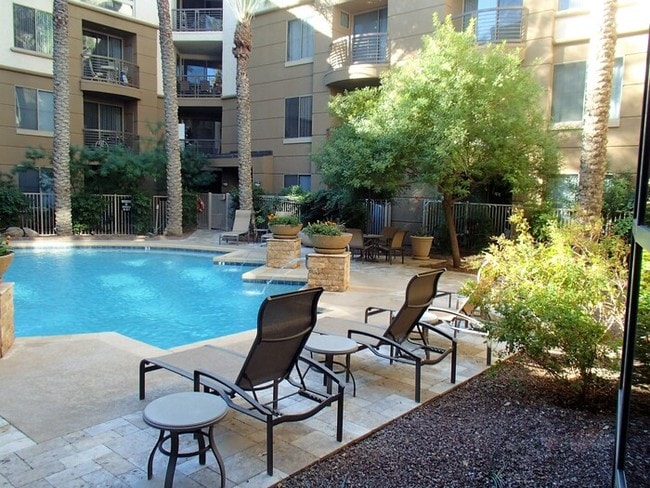 Building Photo - 1701 E Colter St