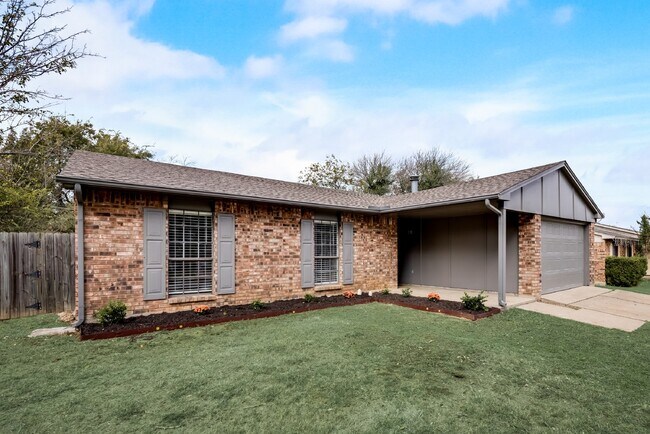 Building Photo - Charming 3-Bedroom Home with 2 Full Baths ...