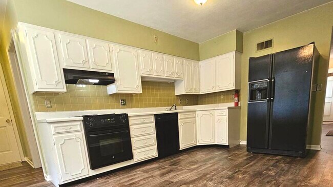 Foto del edificio - 714 N Bridge St