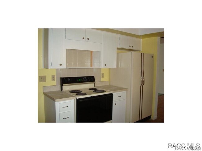 Foto del edificio - 9081 N Golfview Dr