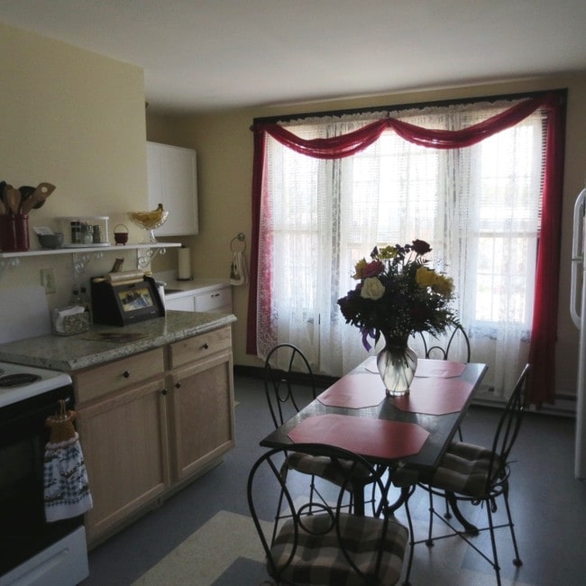 Interior Photo - 151 E Main St