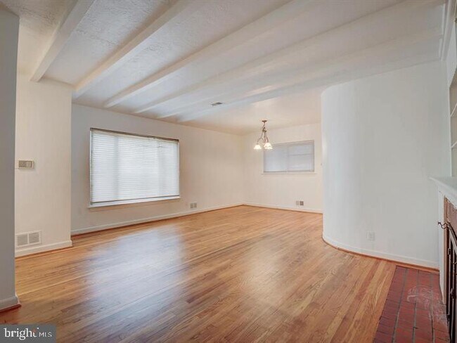 Building Photo - 8121 Lockney Ave