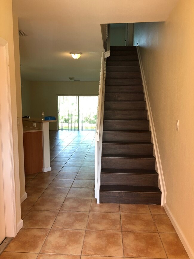 Building Photo - 5023 SE Mariner Garden Cir