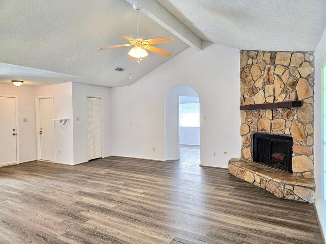 Foto del edificio - 14227 Blue Falls Dr
