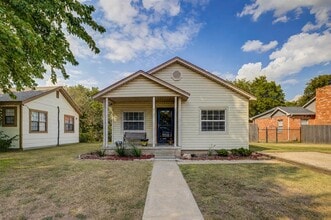 Building Photo - 913 E Comanche St