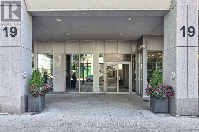 Building Photo - 19 Grand Trunk Crescent