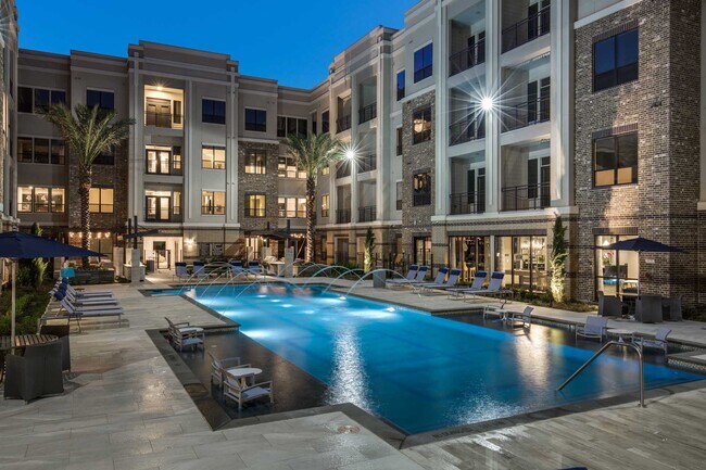 Building Photo - Sinclair