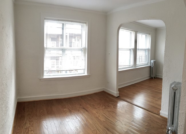 Building Photo - 5727 N Winthrop Ave