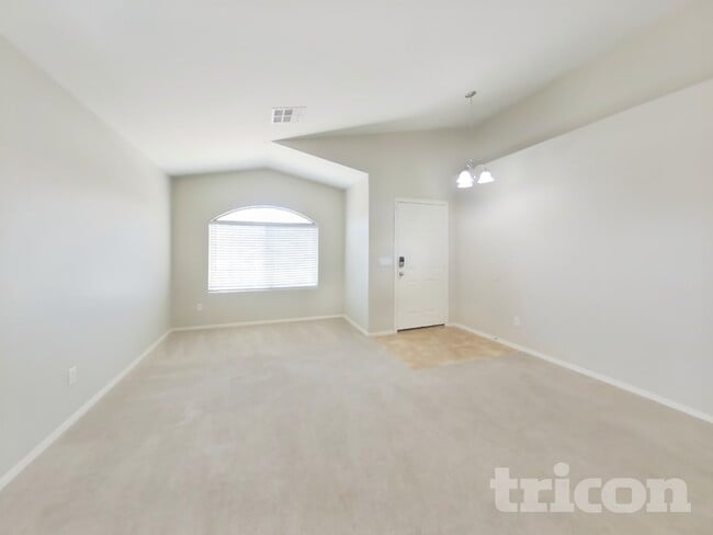 Building Photo - 1312 E Elm Rd