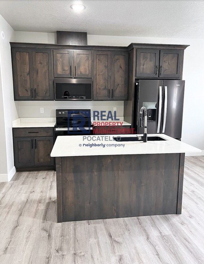 Foto del edificio - 3 Bedroom 2.5 Bathroom Town Home - 1 Car Garage