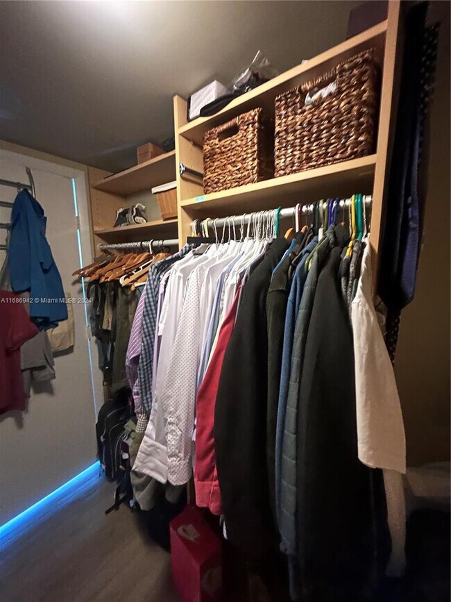 Foto del edificio - 7744 Collins Ave