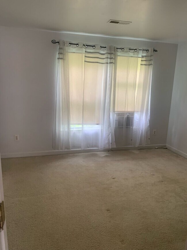Foto del edificio - 833 Gallows Ct