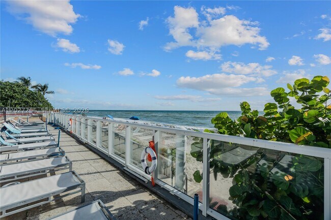 Foto del edificio - 19201 Collins Ave