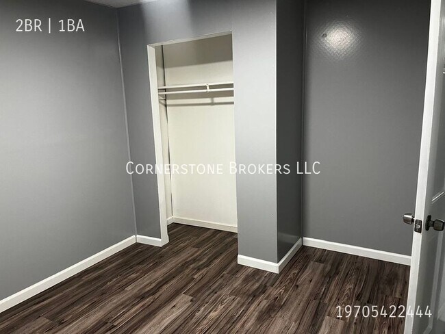 Foto del edificio - 213 E Edmunds St