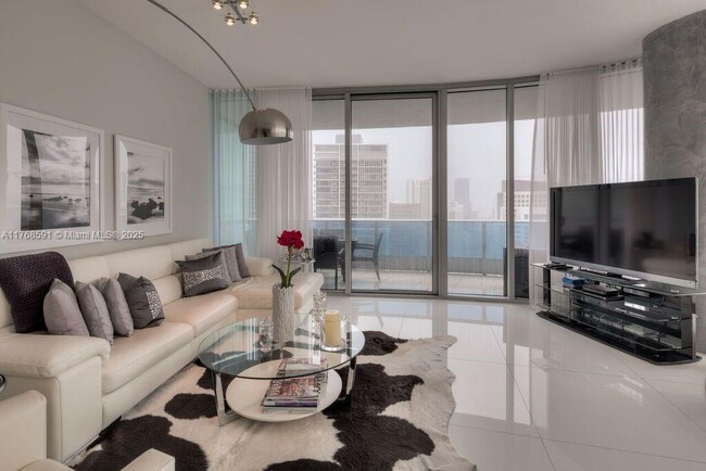 Building Photo - 200 Biscayne Boulevard Way
