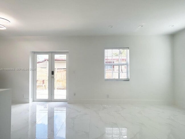 Building Photo - 16082 NE 9th Ct