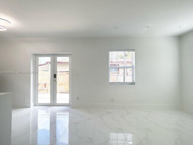Foto del edificio - 16082 NE 9th Ct