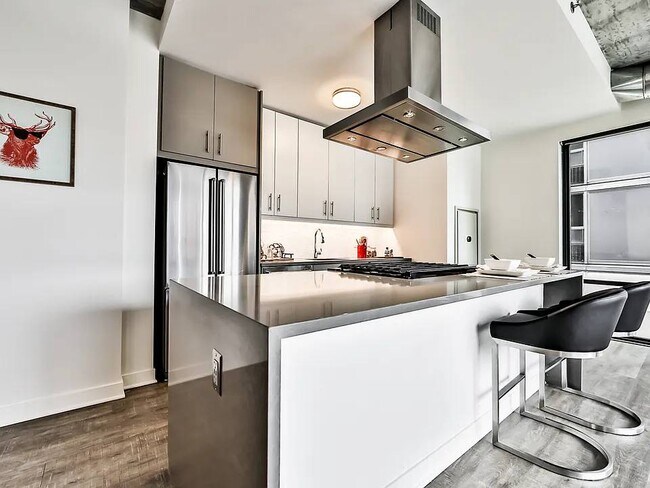 Building Photo - 469 E Ohio St