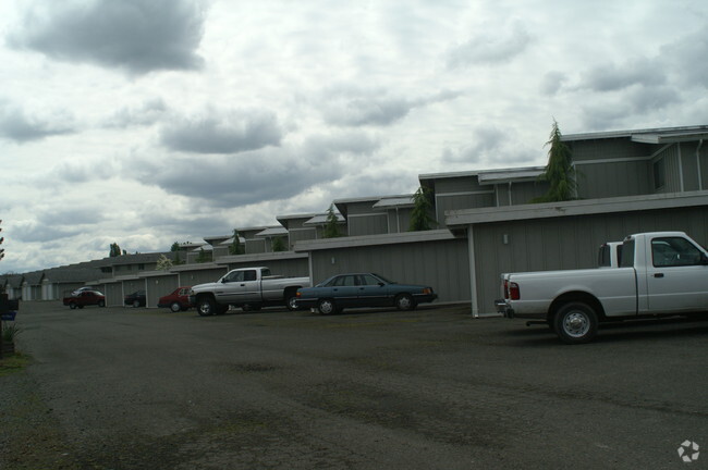 Parking - Villas at Woodinville