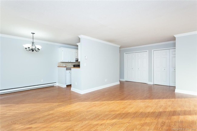Building Photo - 180 Glenbrook Rd